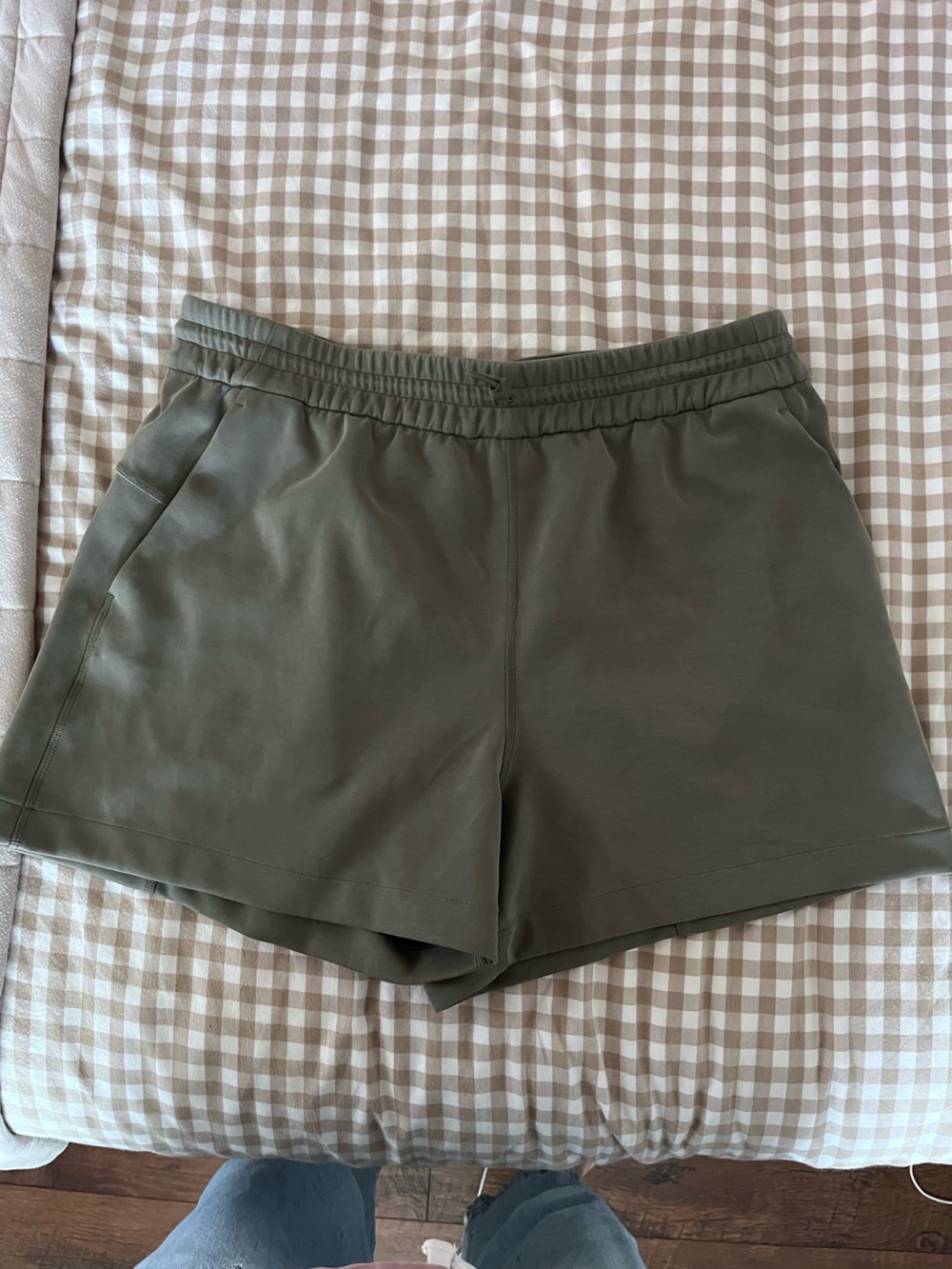 lululemon athletica softstreme 4” shorts